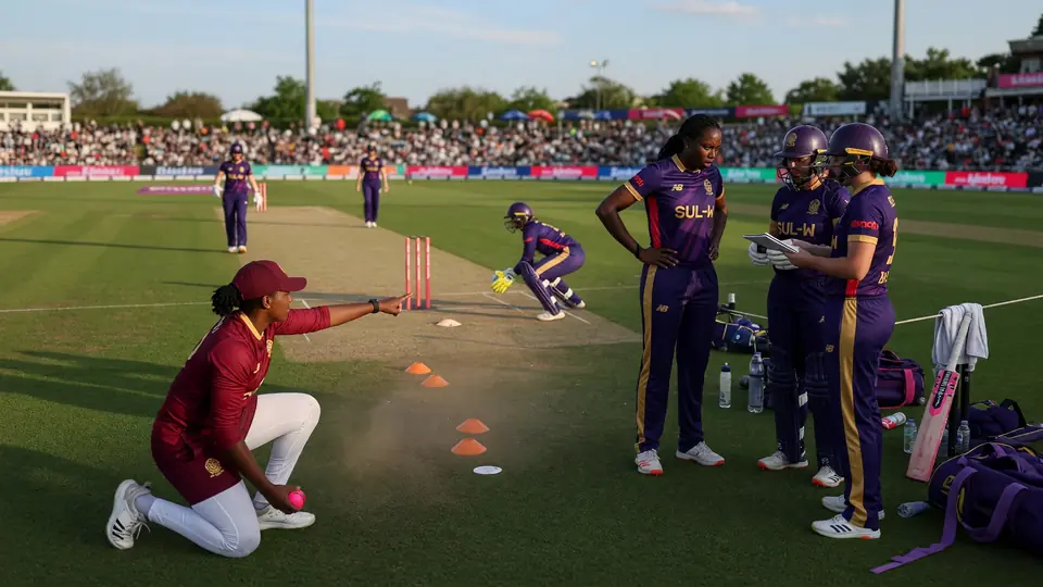 Medium tactical view of a women's Hundred fielding ring with spinners set for middle-overs control